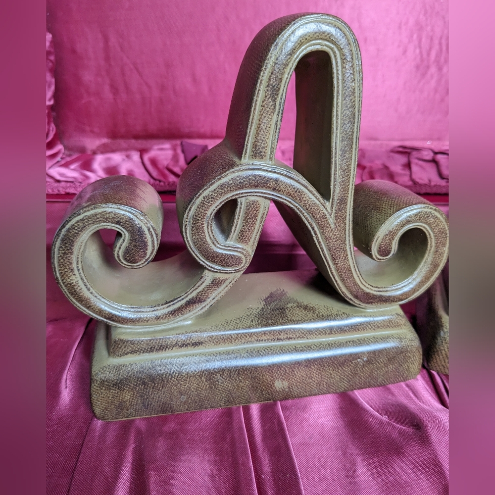 Bookends Cursive A & Z - Picture 2 of 5